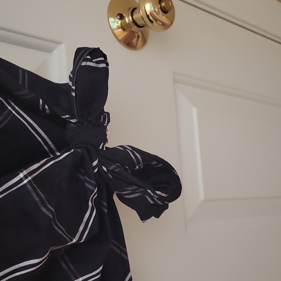 Like New Banana Republic Black and White Check Wrap Blouse, Size S - Picture 7 of 9